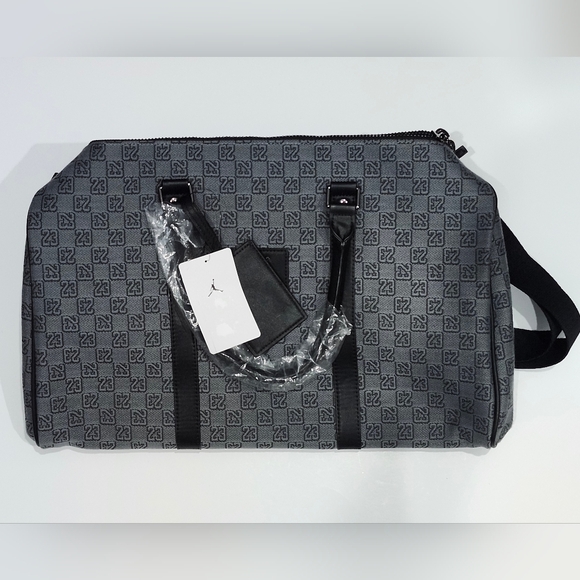 バッグ Nike Monogram Duffle Bag Dark Smoke Grey Jordan Monogram Duffle Bag (40L) Dark Smoke Grey - SS24 - US